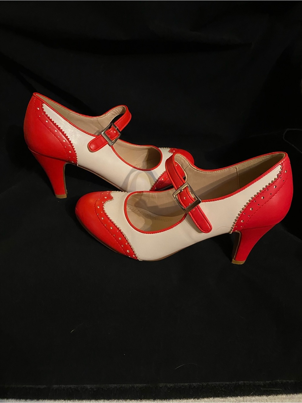 J. Adams Kym Mary Jane vegan pumps in red and cream, - Picture 2 of 8